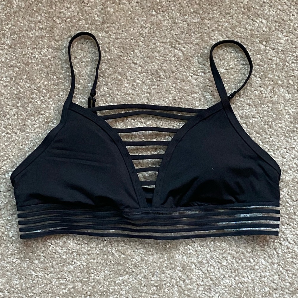 Victoria’s Secret PINK strappy detail sport bra w mesh detail band